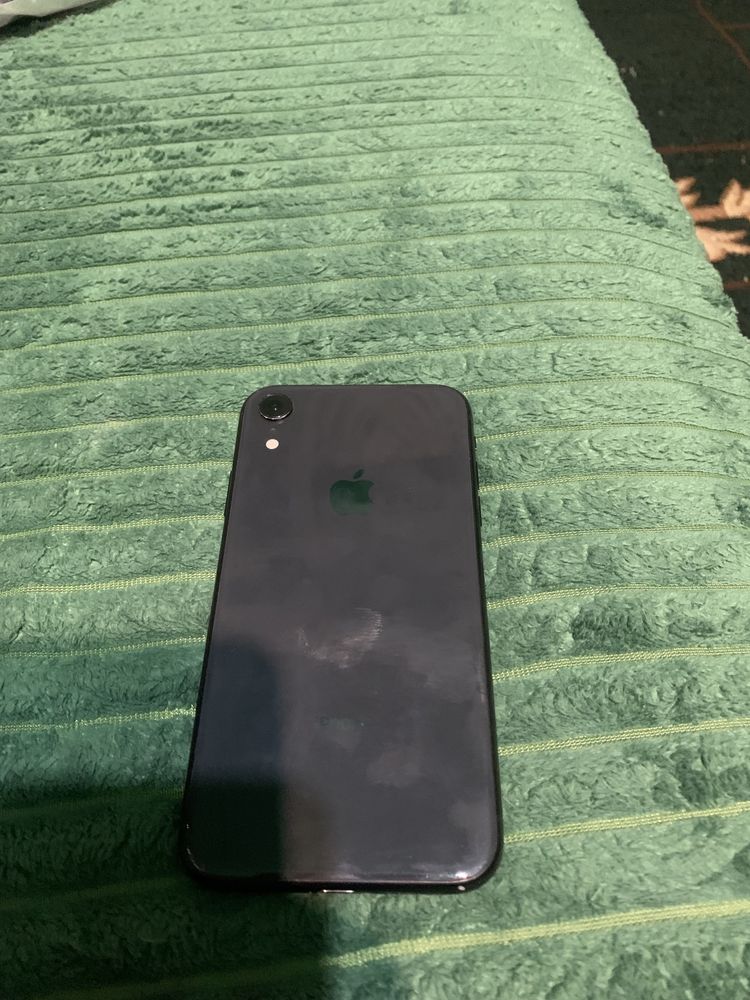 iPhone XR продам