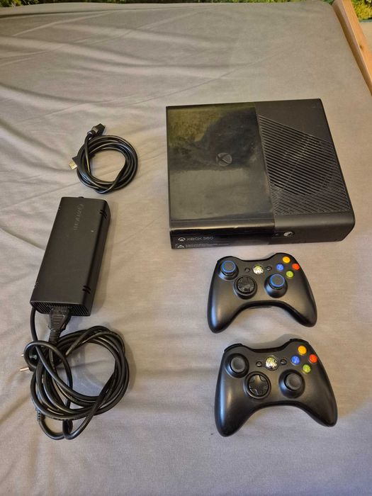 Xbox360e rgh 3.0 Aurora  500gb + 2 pady + gry