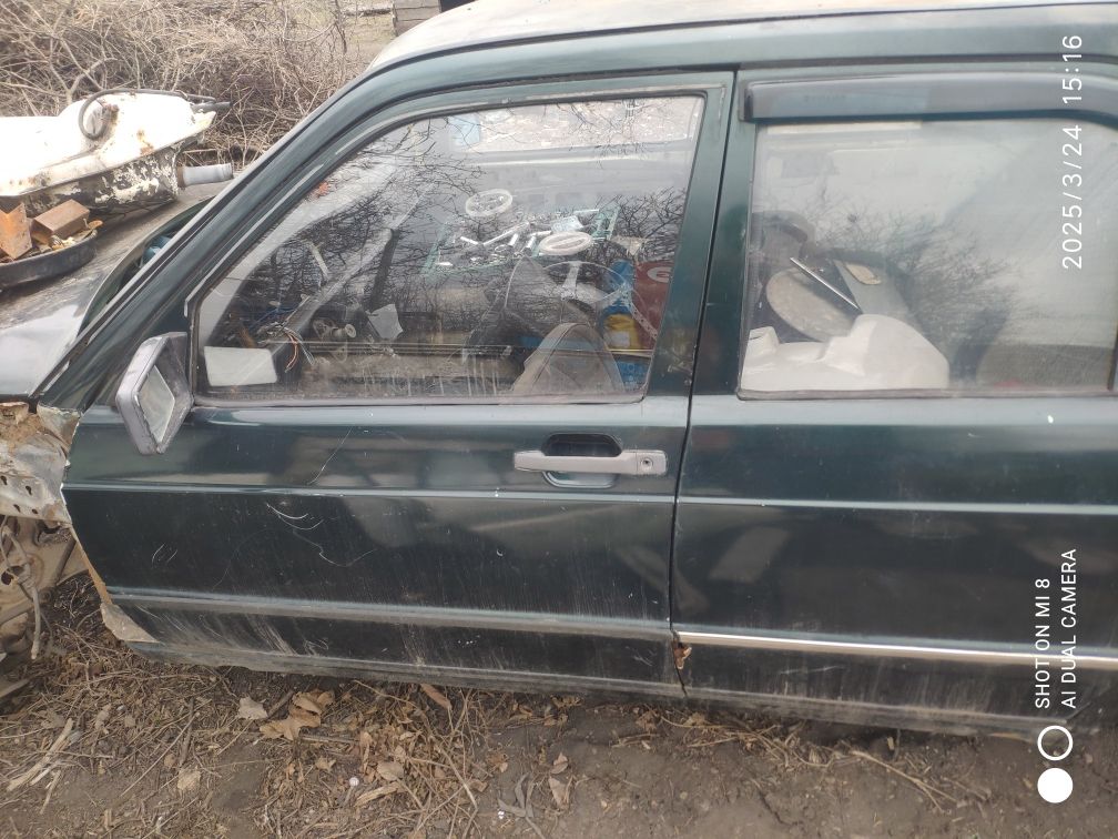 Двери Mercedes 190 w201 Mitsubishi Space Wagon 1986