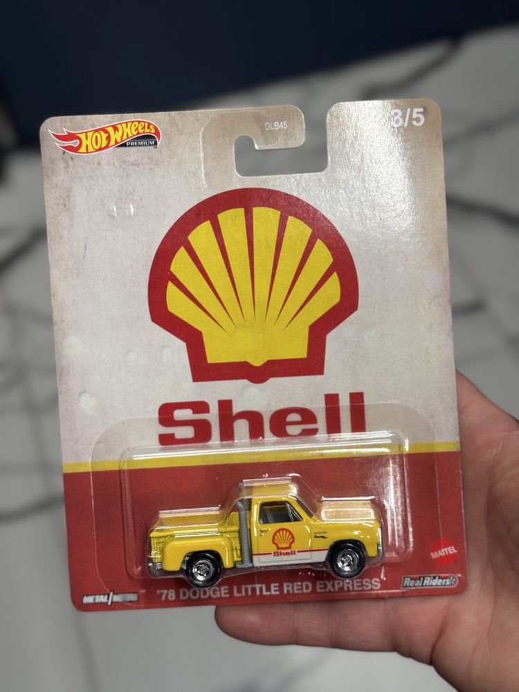 Hot Wheels Premium Shell ’78 Dodge Little Red Express Real Riders Oil