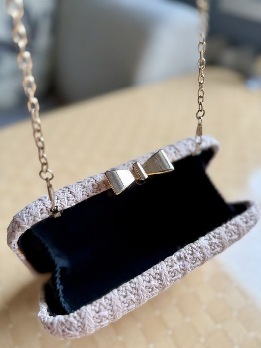 Стильна нюдова сумочка-клатч з в’язаним візерунком - Королева