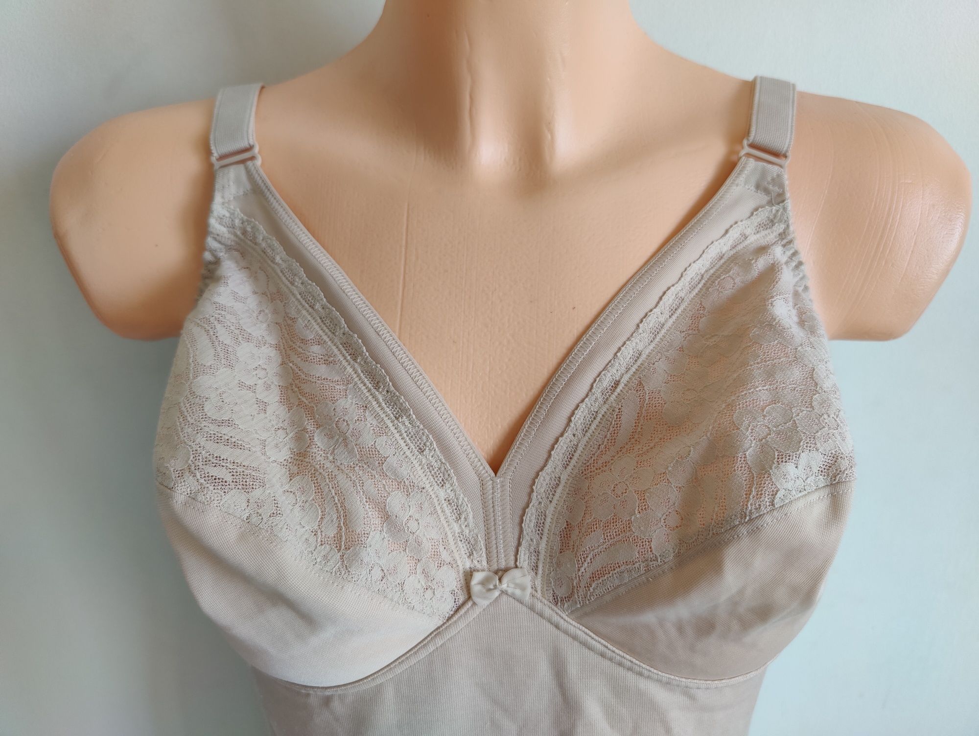 Body Triumph 85C beżowe cieliste nude