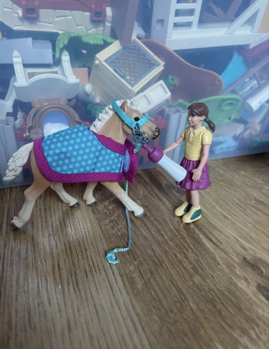 Zestaw schleich dziewczynka + źrebak