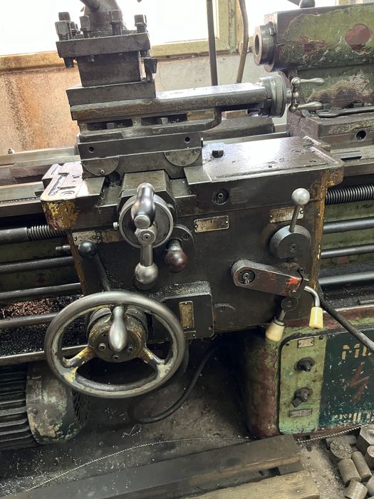 Токарний станокк