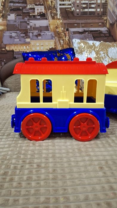 великий потяг із вагоном Юніка