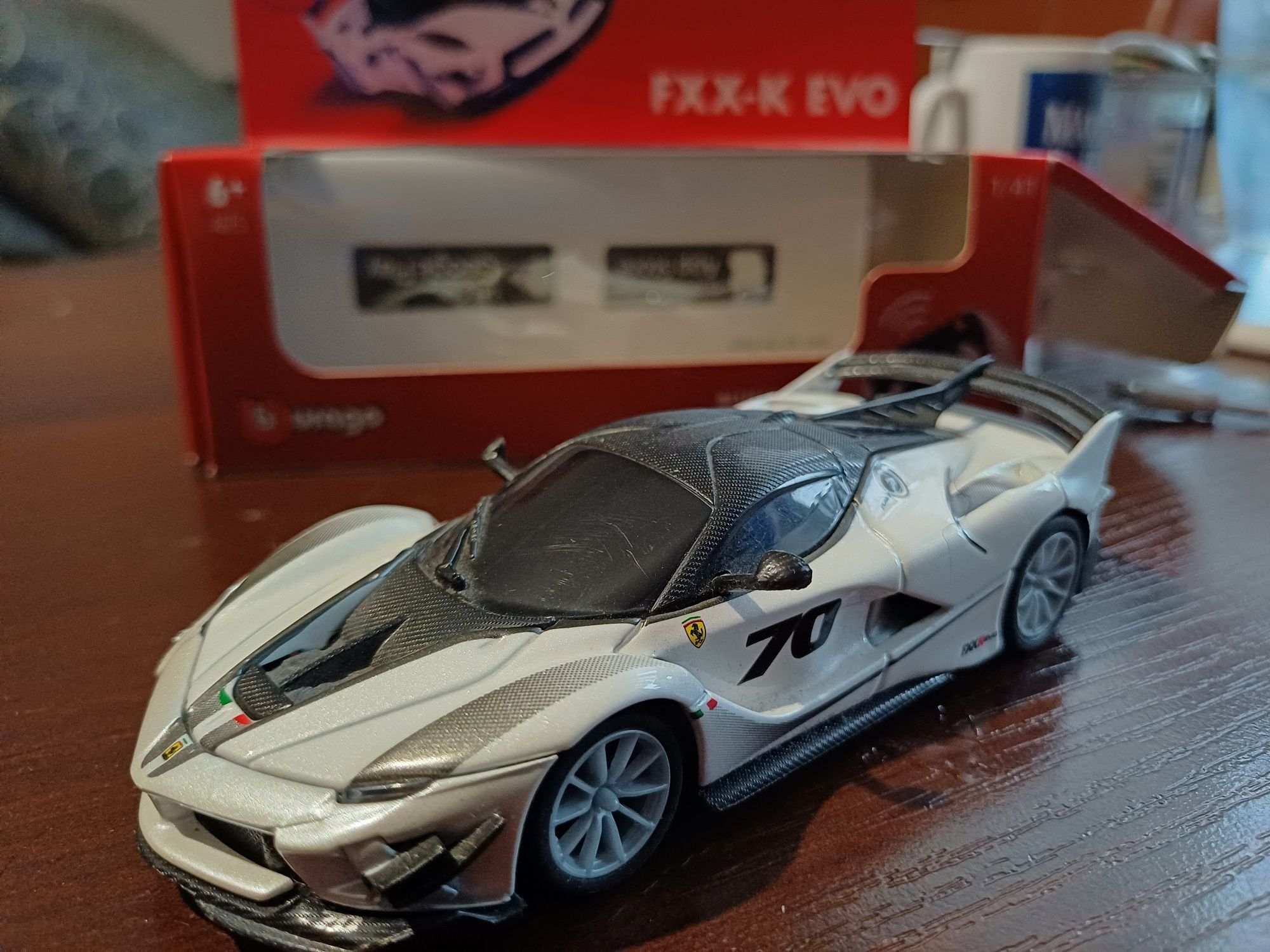 Samochodzik FXX-K EVO shell V-power