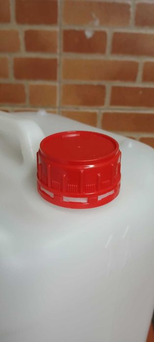 Vendo Jerrycans 10L com torneira — Novo