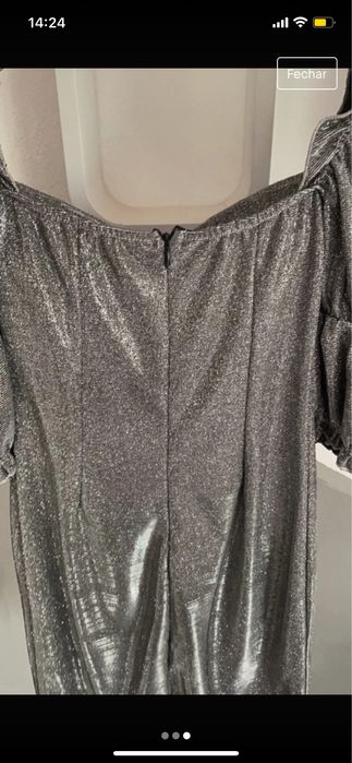 Vestido prateado brilhante