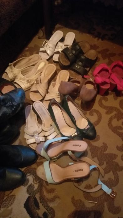 Віддам безкоштовно жіноче  взуття