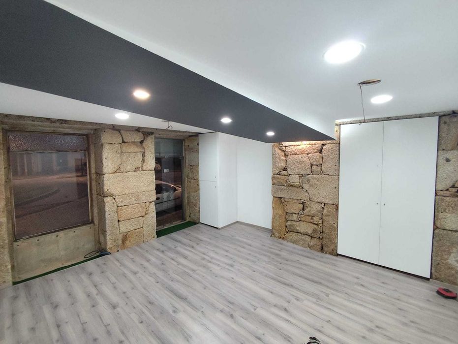 "Loja 22" - Espaço Comercial para Arrendar em Murça.