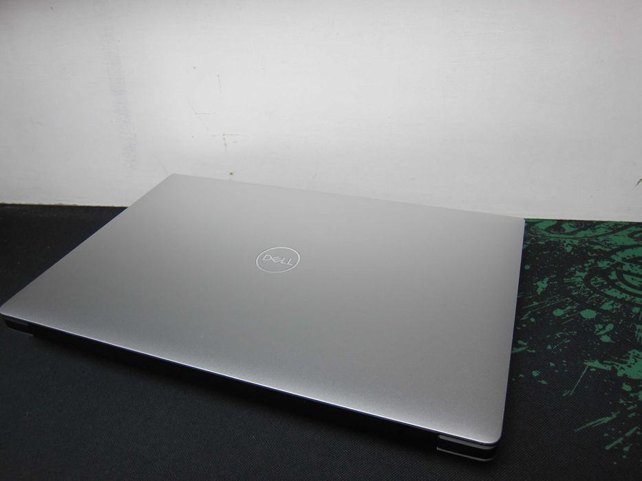 DellXPS9550/15.6"4k 3840 x 2160/Intel CoreI7/Ram 16 gb/Nvidia GTX 960M