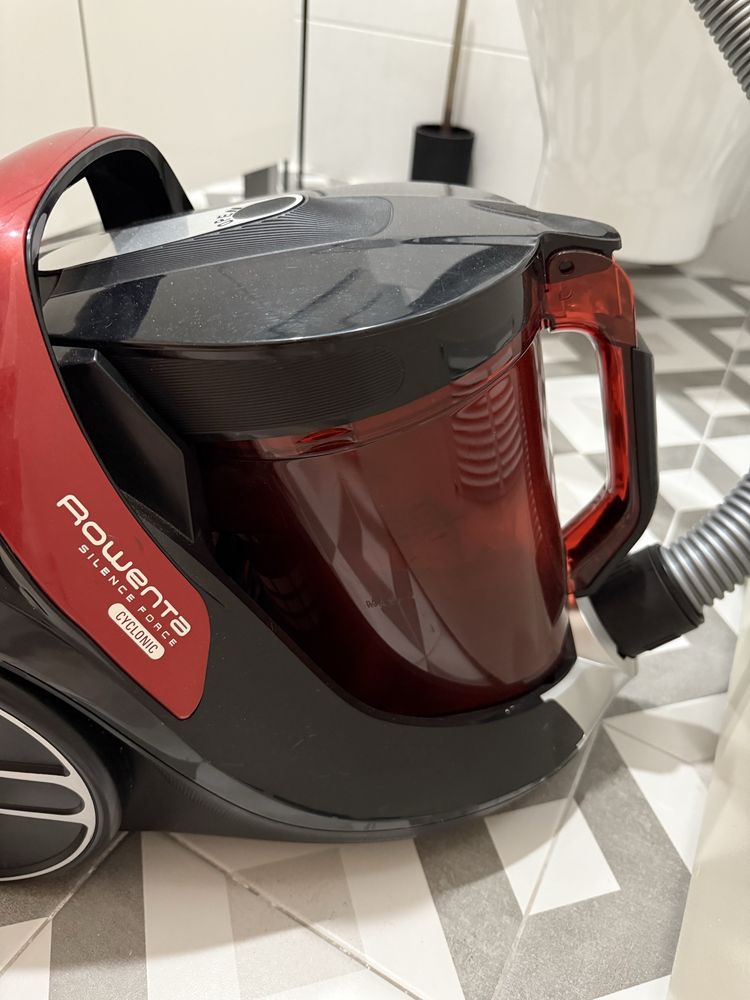 Aspirador sem Saco ROWENTA Silence Force Parquet