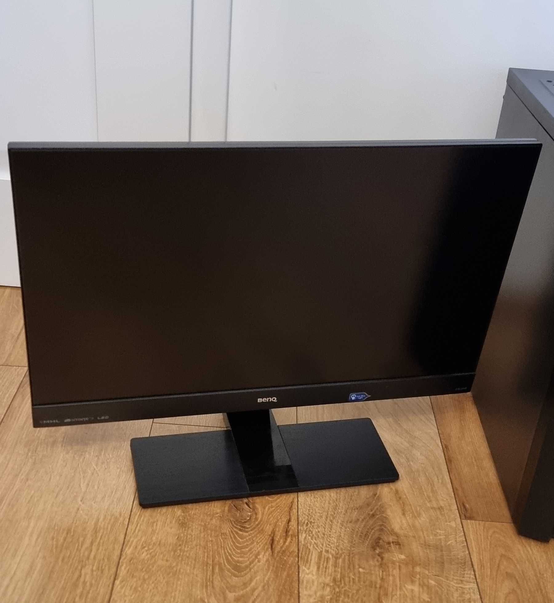 Komputer stacjonarny i7-7700K, GTX 1070, 16GB RAM, 3TB, 2x Monitor 24"