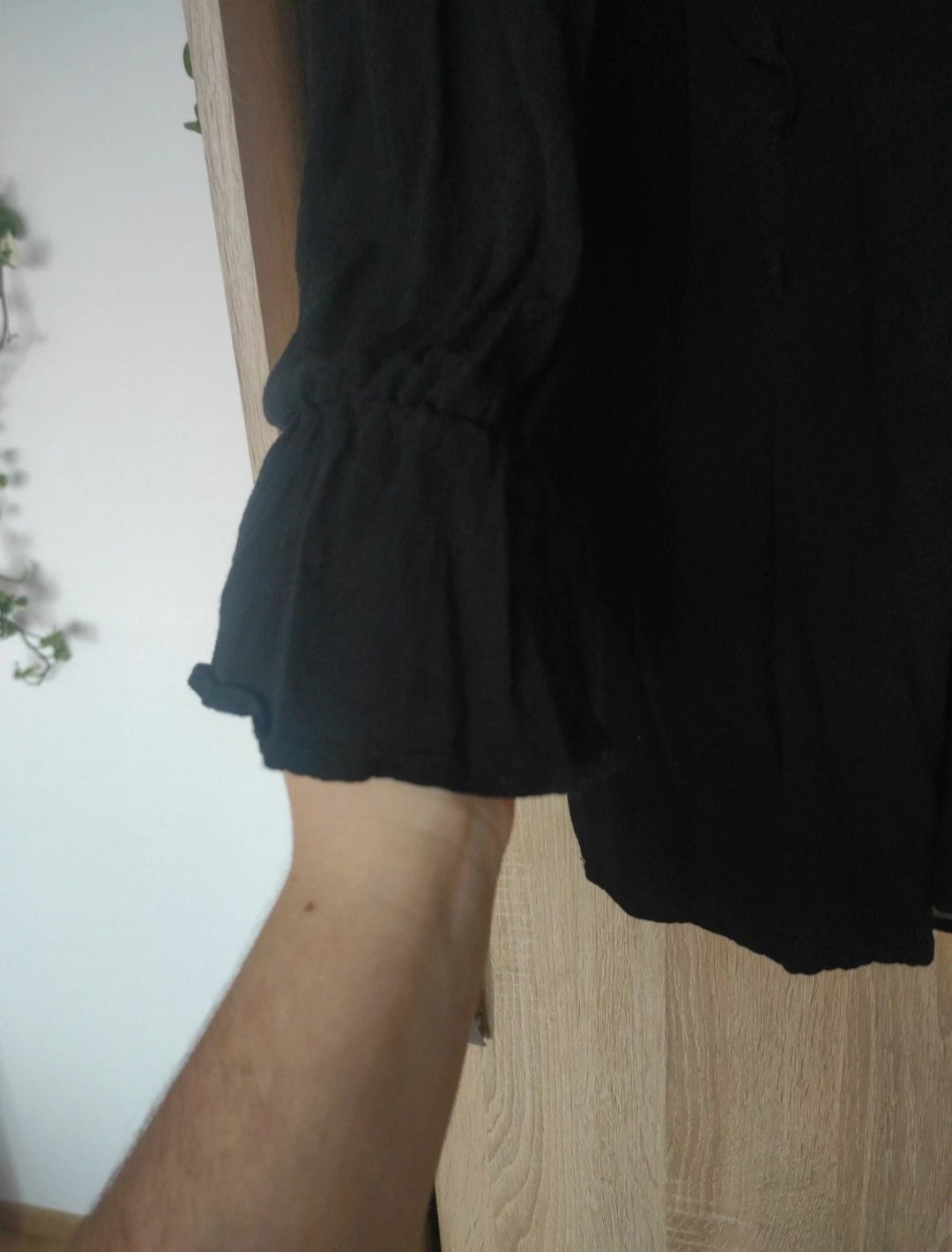 Czarna elegancka sukienka Zara