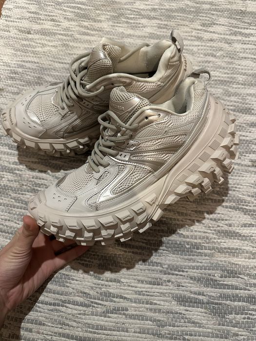 Balenciaga defender