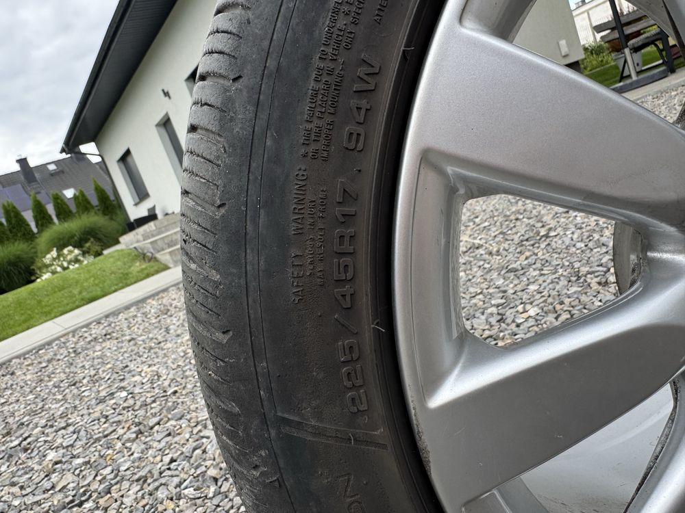 Felgi aluminiowe z oponami