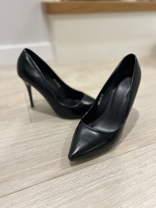 Жіночі туфлі лодочки на підборах