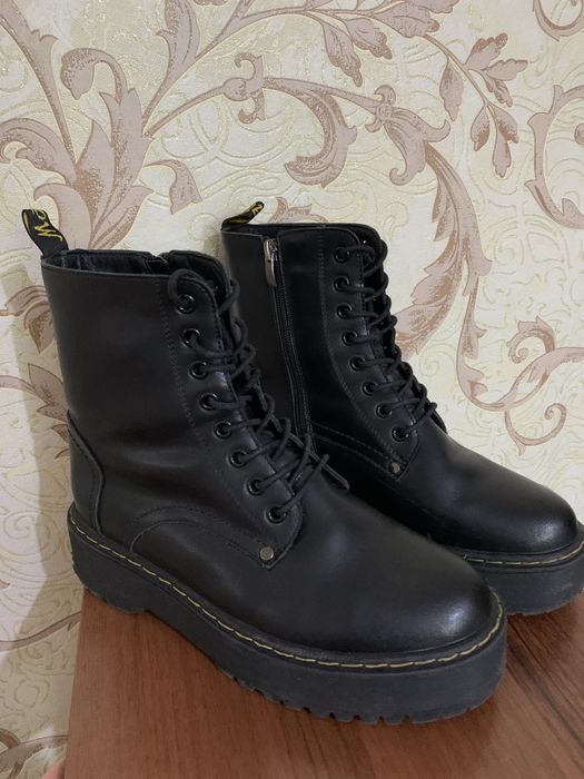 Продаю зимові чоботи