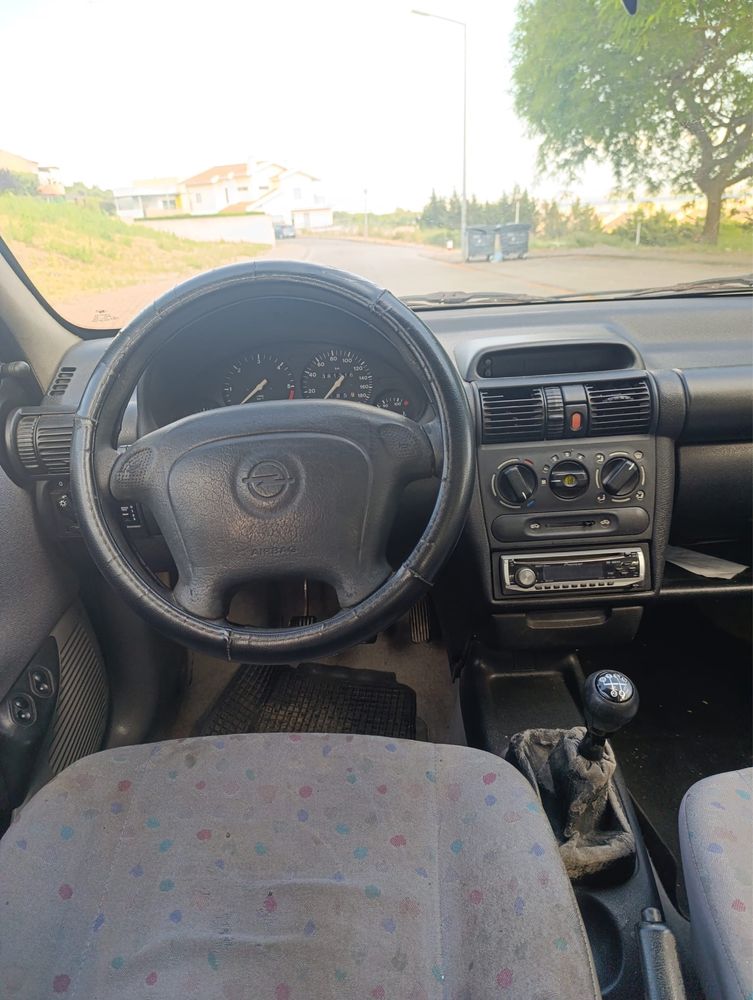 Opel corsa 1.5 TD 5 Portas (diesel)