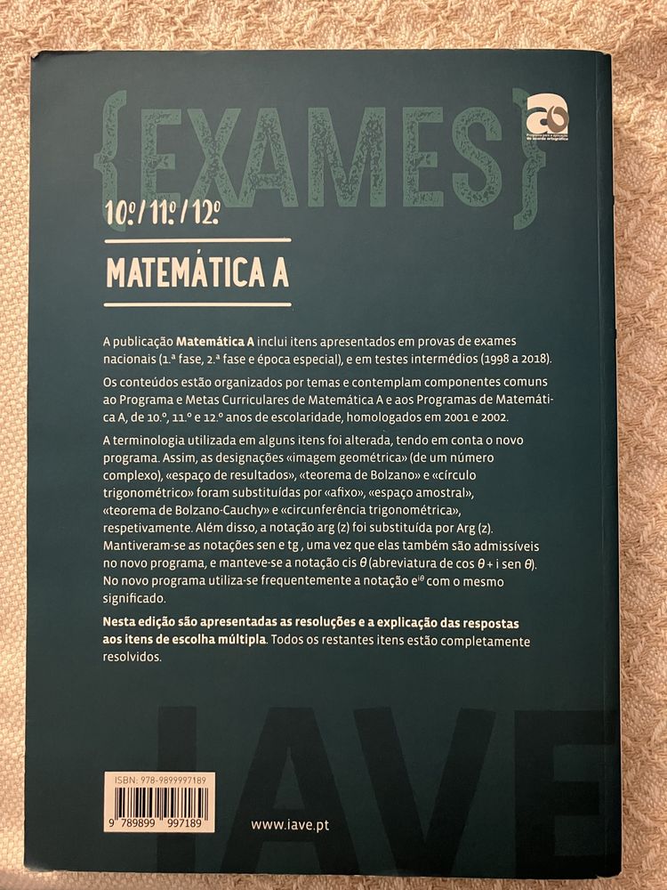 Livro de preparacao exame de matenatica IAVE