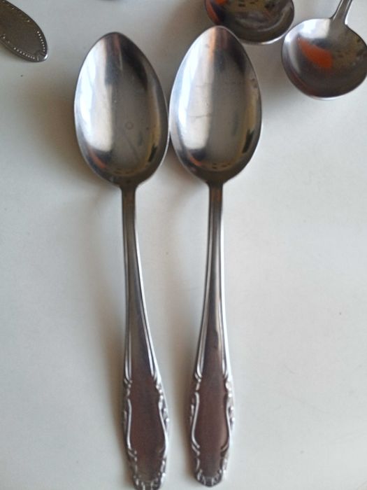 Столовые приборы, ложки,. Столове приладдя, ложки,