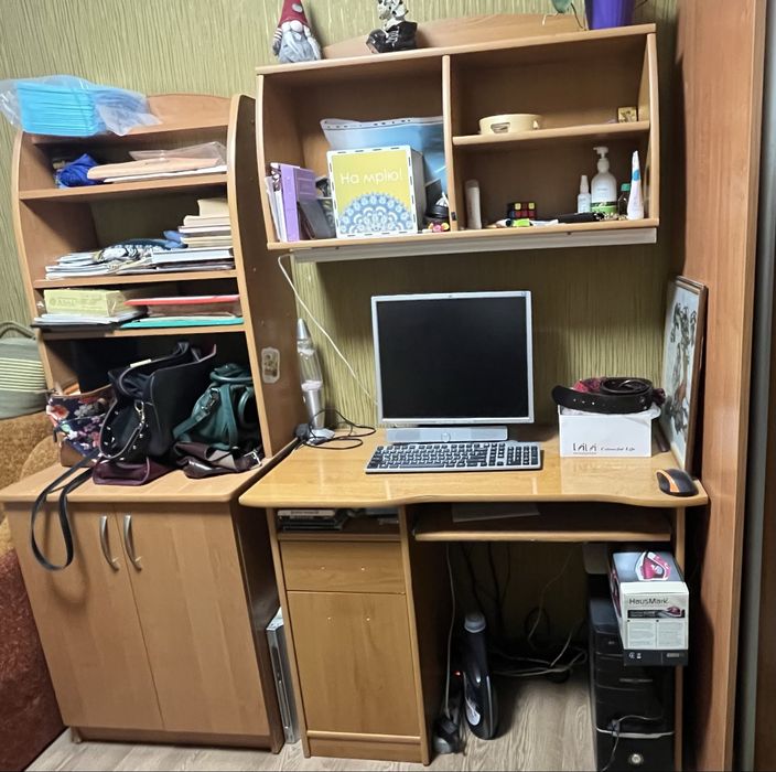 Поодається комод, крмпютерний стіл, поличка, стінка під книжки