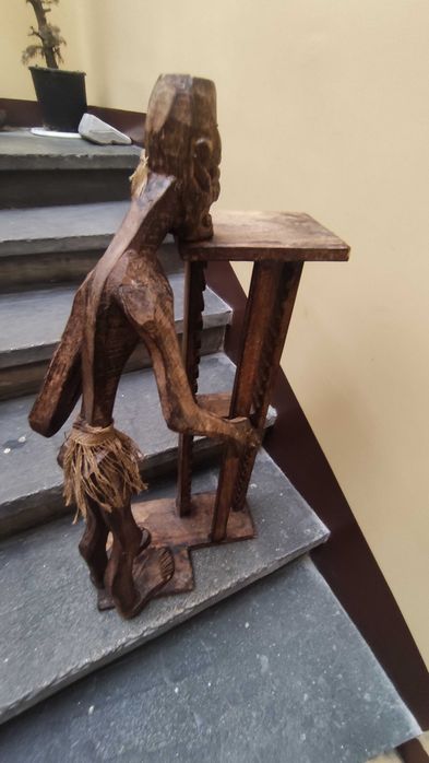 Drewniany stojak półka na płyty CD unikalna rzeźba