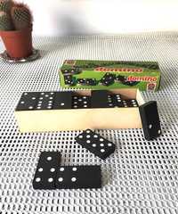 Jogo de dominó com caixa