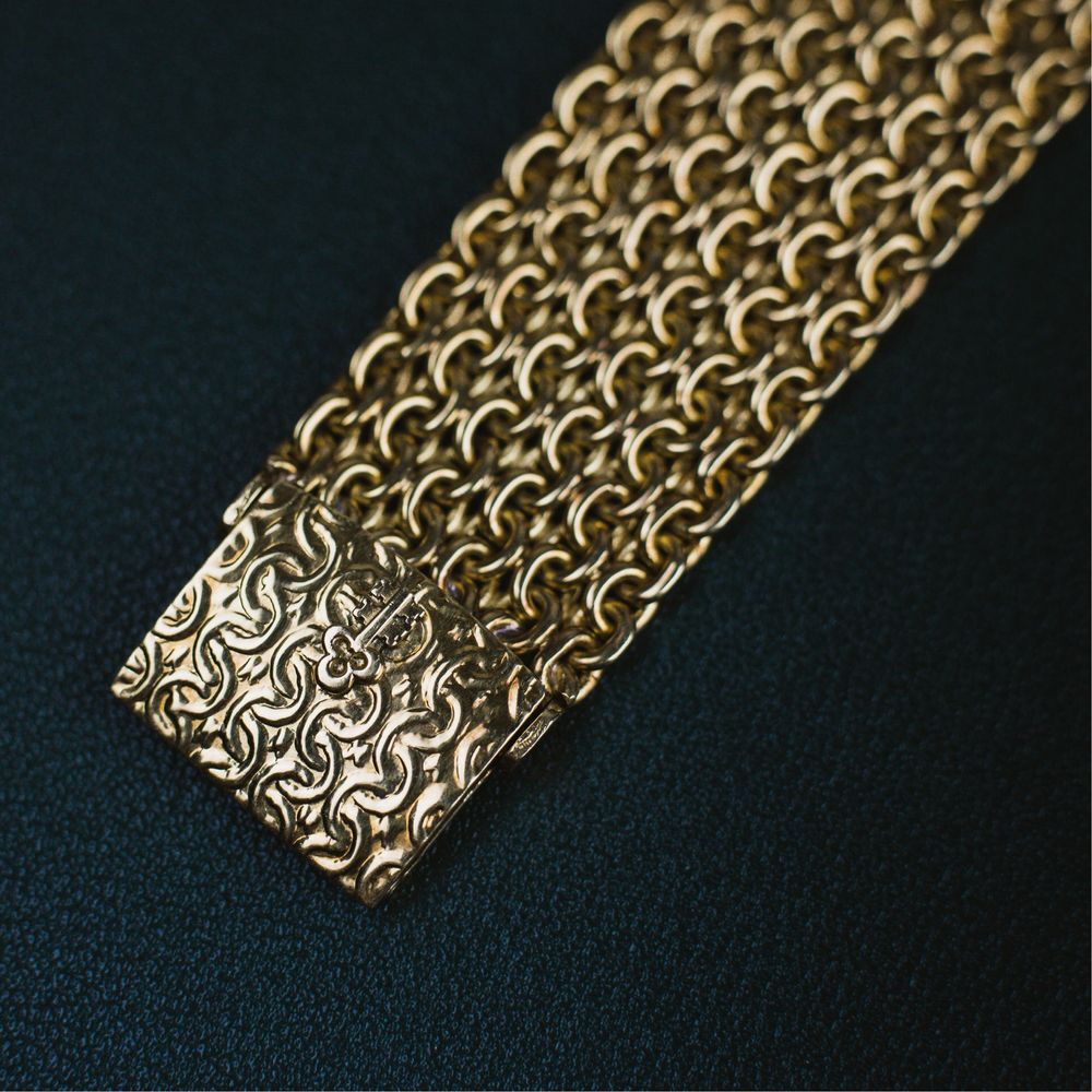 Relogio Corum em ouro amarelo 18k e mostrador Onyx e Diamantes