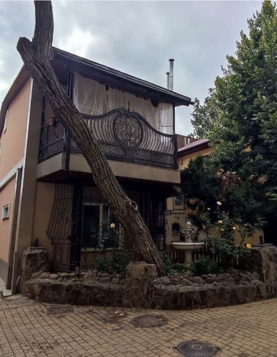 Продам срочно дом 2 этажа ,центр Жуковского ул