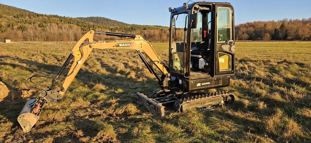 Usługi Budowlane prace minikoparką, montaż szamb, podjazdy drogi.