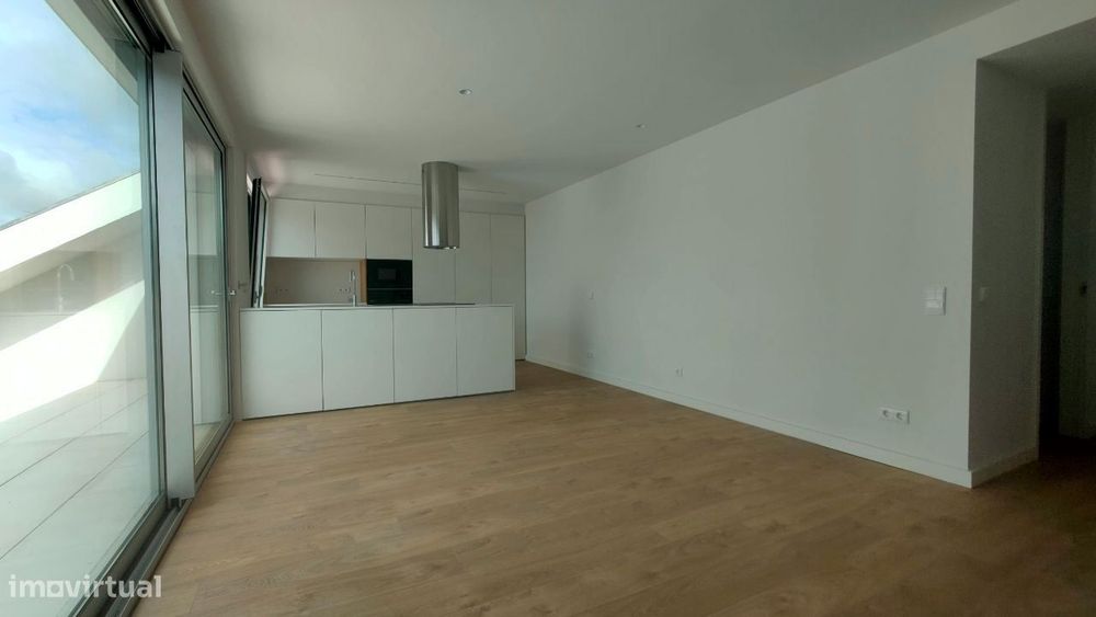 Magnífica Penthouse T3 com 2 Terraços, 2 L. Garagem, zona Carvalhido