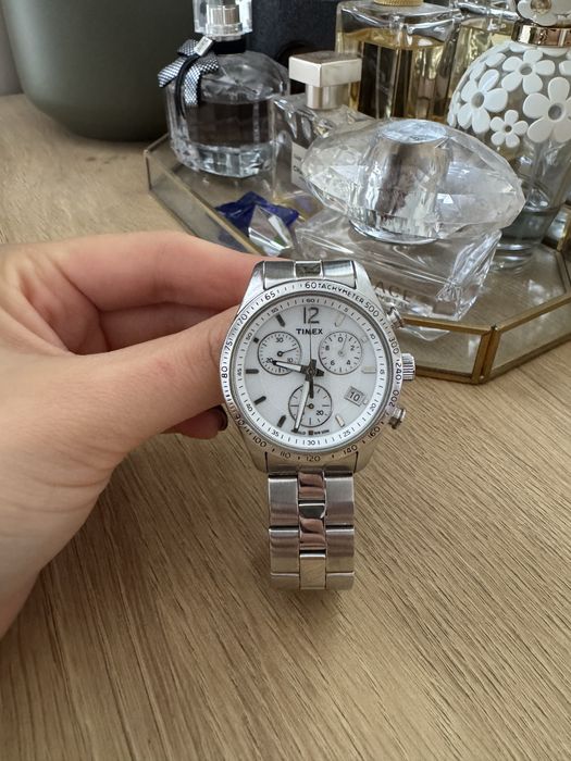 Srebrny zegarek na bransolecie Timex