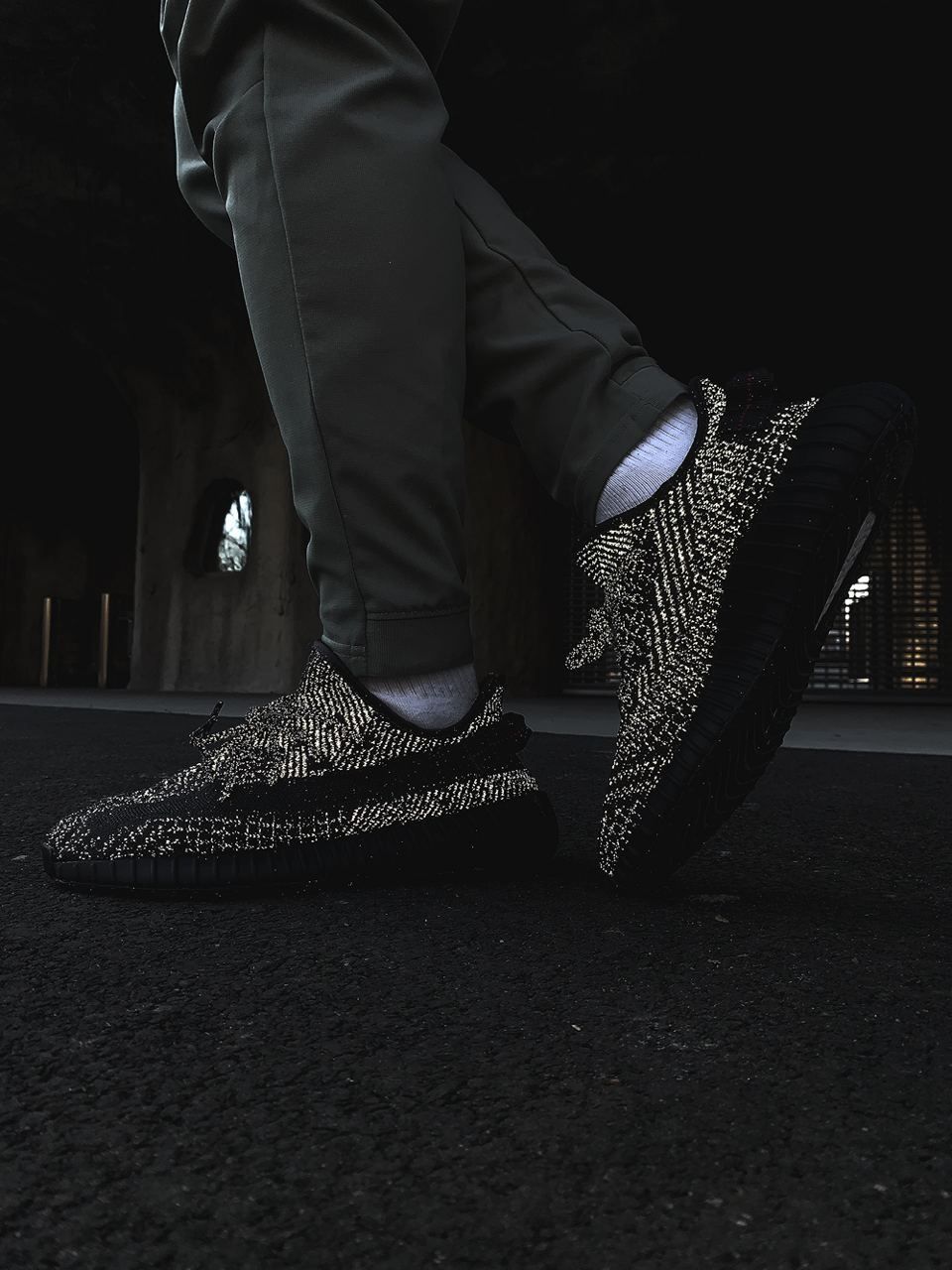 Yeezy Boost 350 v2 Black reflective