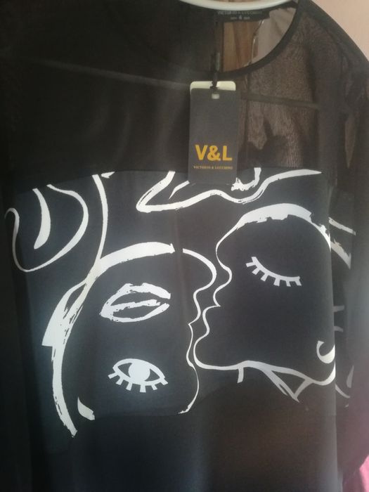 Blusa da marca Victorio & Lucchino