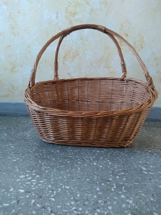 Kosz wiklinowy na kwiaty lub prezent