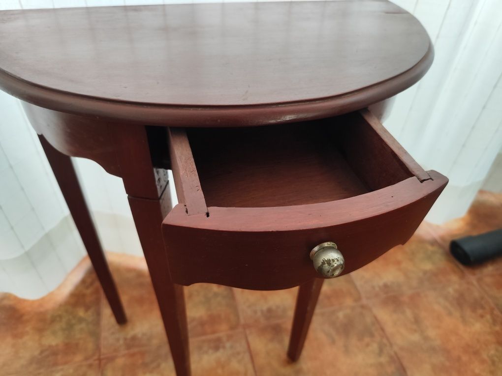 Mesa de apoio de madeira