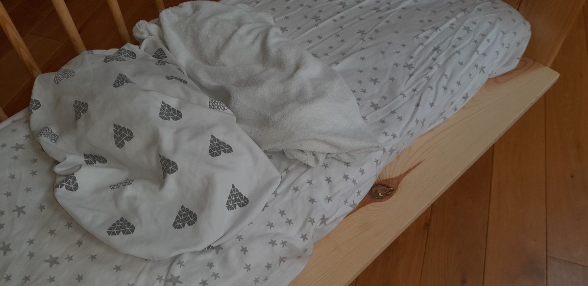 Łóżeczko dostawne, kołyska, łóżko sosnowe, lite drewno, 3w1, materacyk