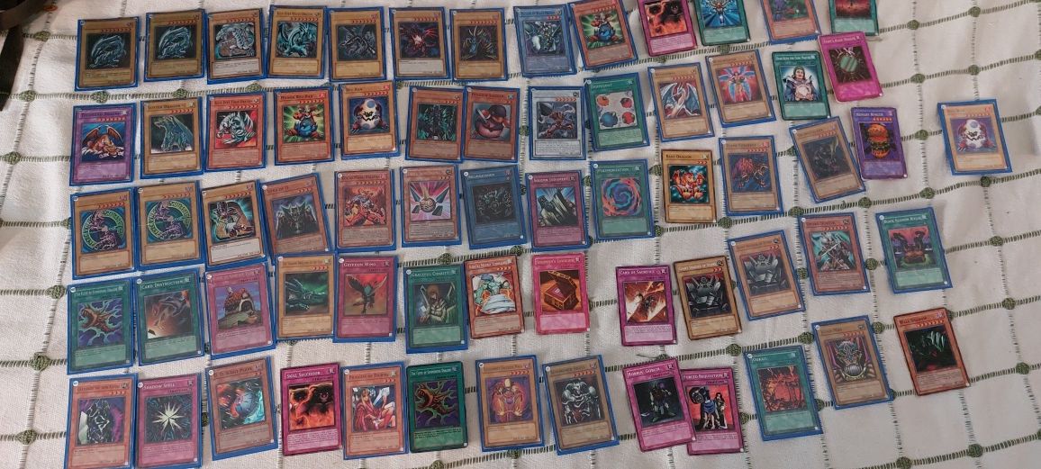 + de 350 cartas Yu-Gi-Oh