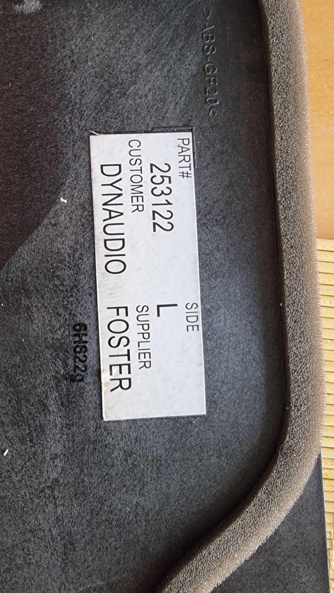 Colunas Dynaudio Volvo C30
