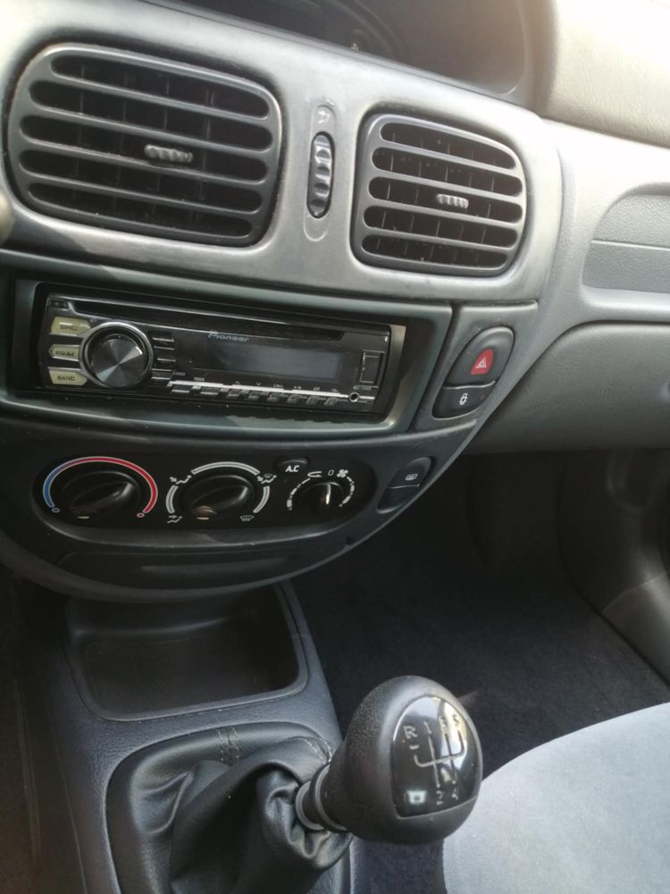 Renault Mégane impecável sem folgas