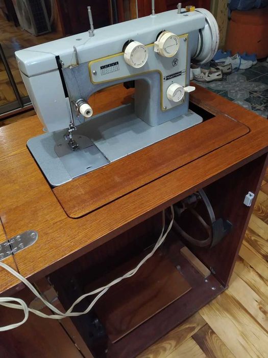 Машинка швейная Подольск 142 б/у