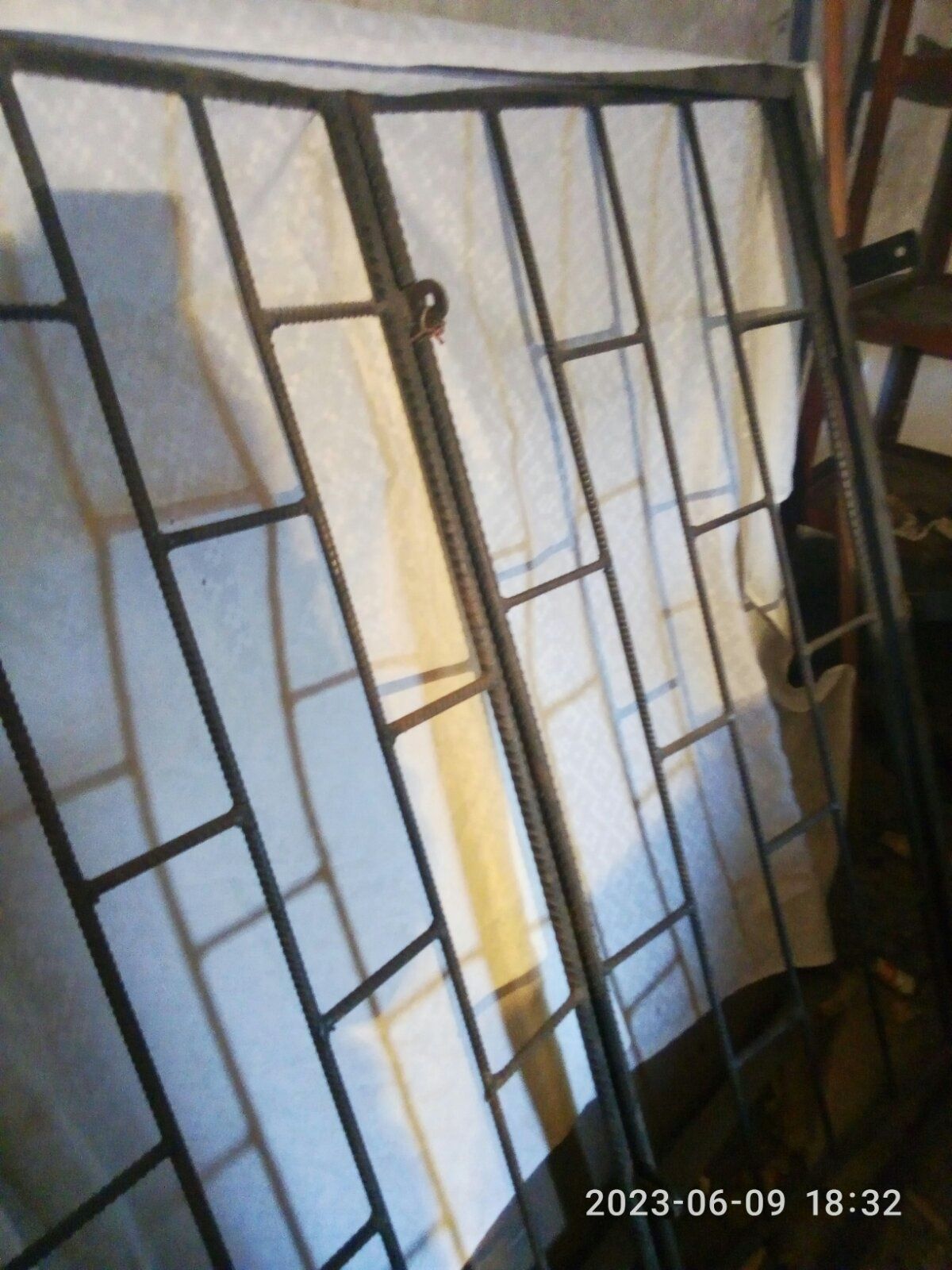 Решетка металлическая двухстворчатая на окно 140*150 открывающаяся