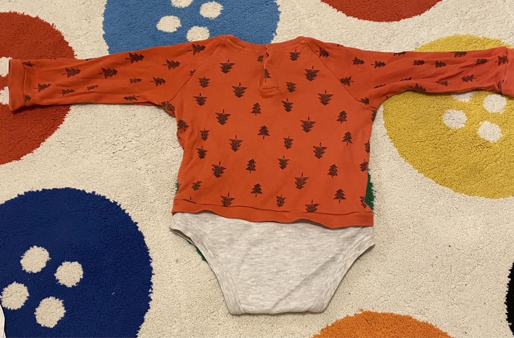 Czerwone body w czarne drzewka, r. 86