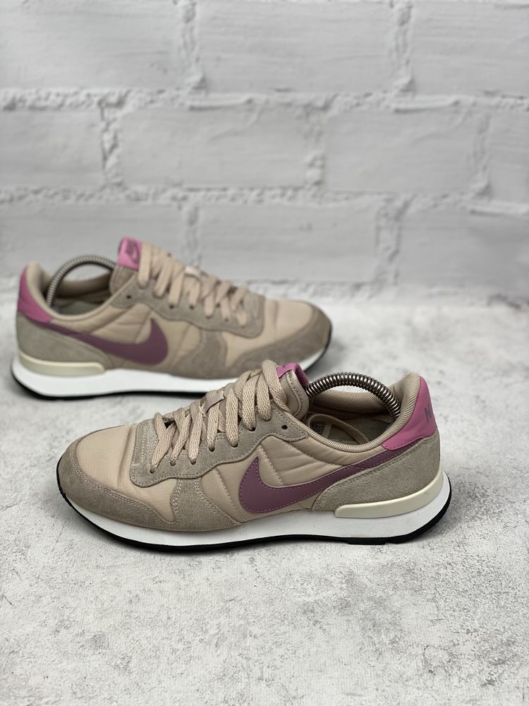 Жіночі спортивні кросівки Nike Internationalist 39p