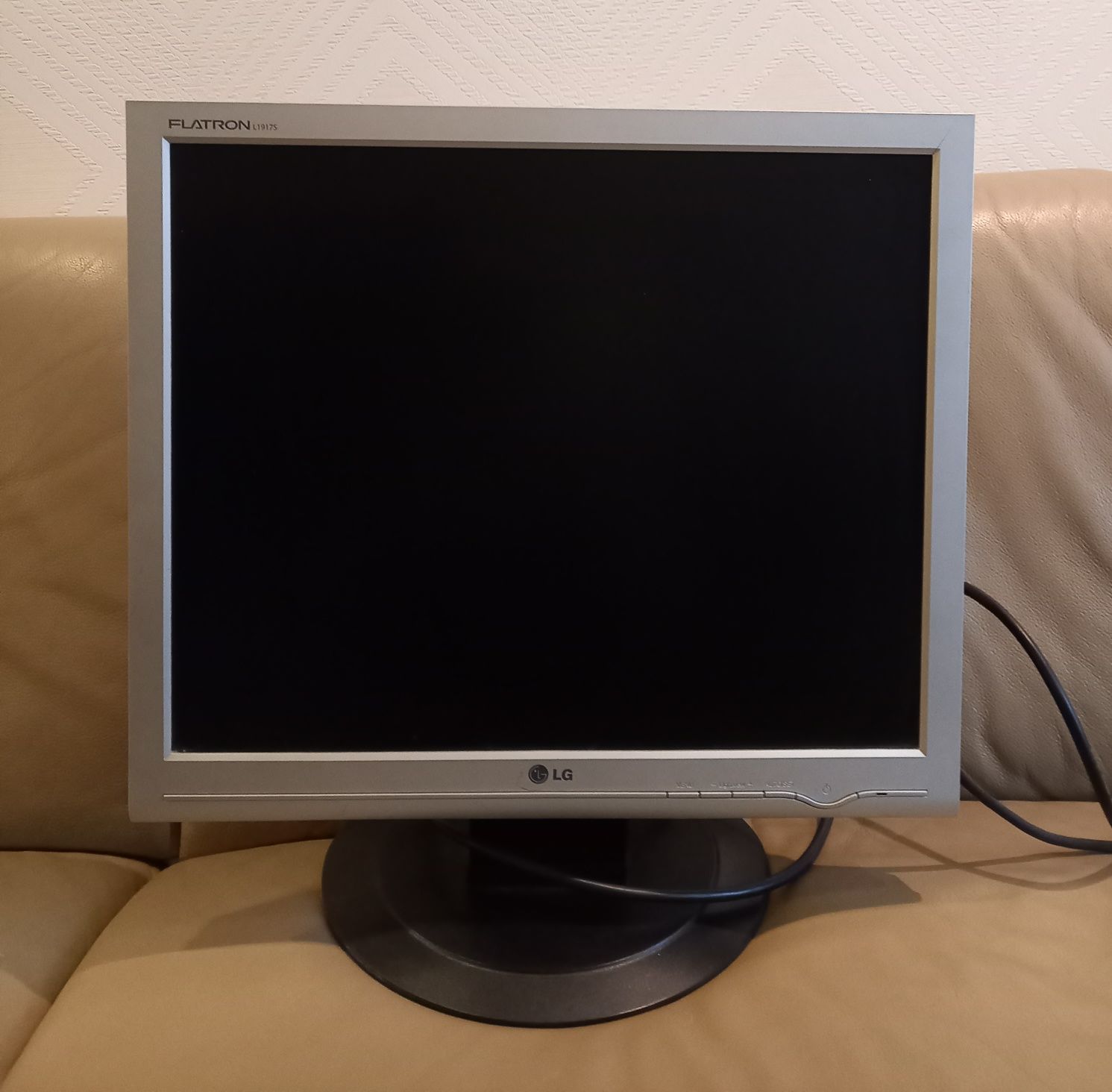 Монітор LG  Flatron L1917S- SN