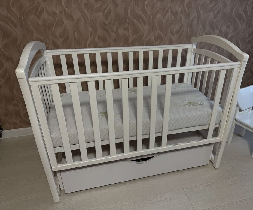 Дитяче ліжко з матрасом та одіялом