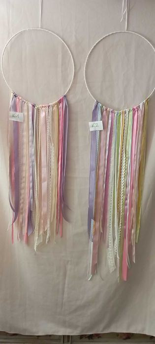 Łapacze snów ze wstążkami do pokoju dziewczynki