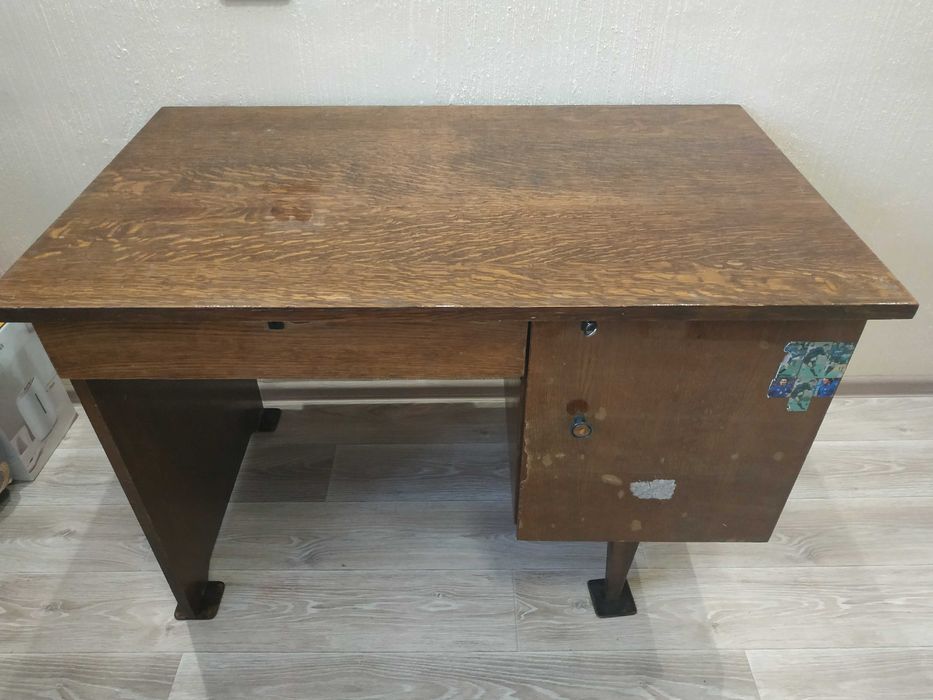 Стол письменный, стол компьютерный.