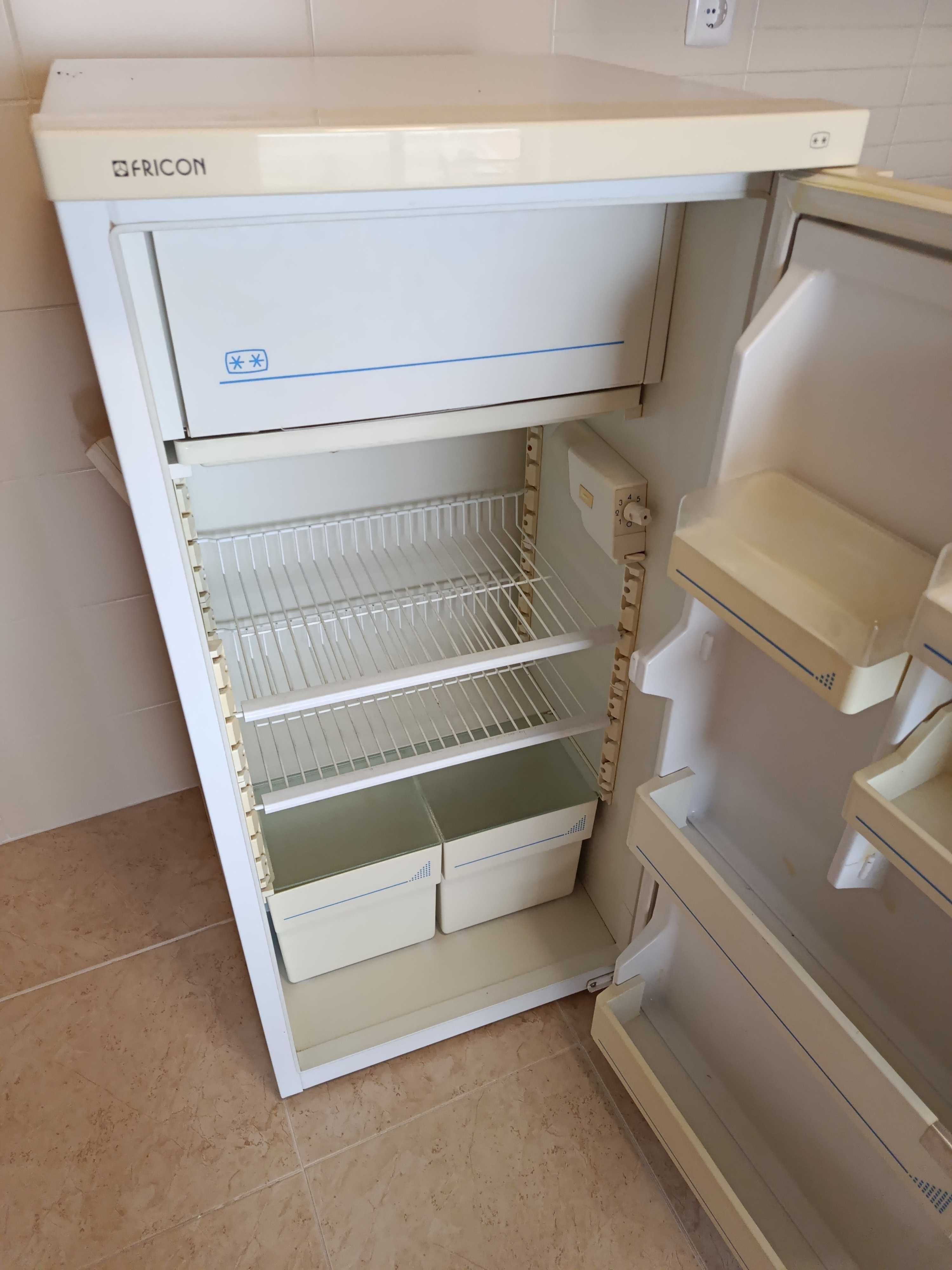 Frigorífico branco Fricon até 15 setembro
